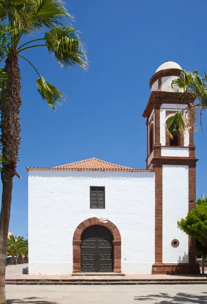 Ve vnitrozemí střední fuerteventura, kostel v antigua — Stock fotografie