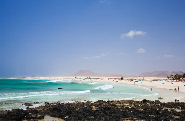 Fuerteventura Norte, borde de la playa de Grandes Playas, marea baja —  Fotos de Stock