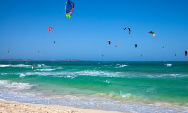Kitesurfing (kiteboarding) Corralejo bayrak Beac, pratik