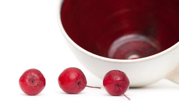 Crabapples 및 빨강 및 백색 컵 — 스톡 사진