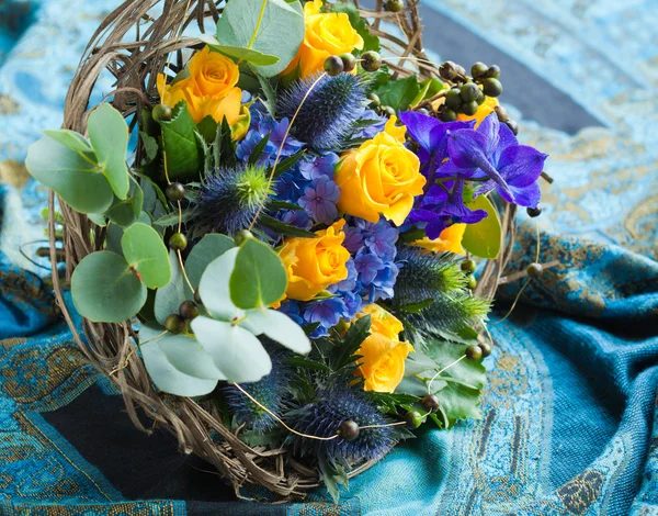 Beautiful blue and yellow bouquet — Stock Photo, Image