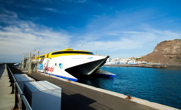 Fred Olsen Ferry no porto, Puerto de las Nieves — Fotografia de Stock