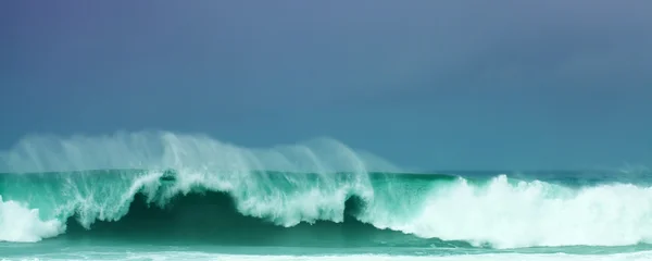 Разрывные волны — стоковое фото