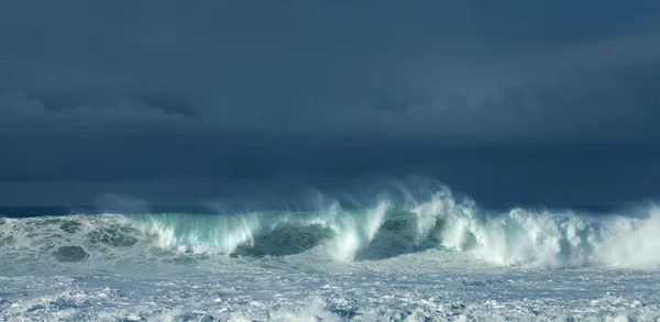 Rompere le onde — Foto Stock