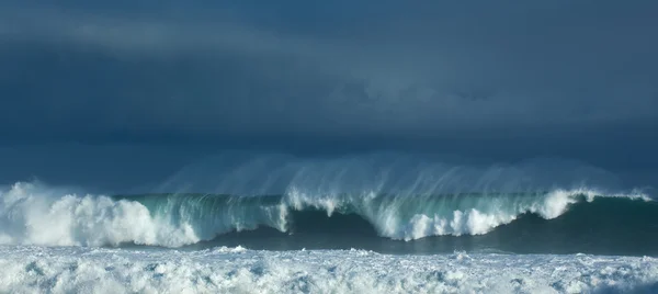 Brekende golven — Stockfoto