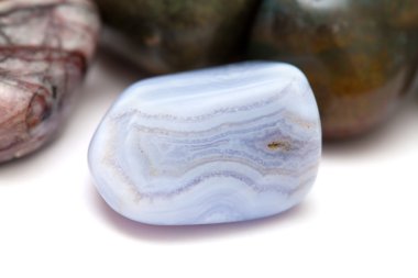 yarı değerli taşlar izole