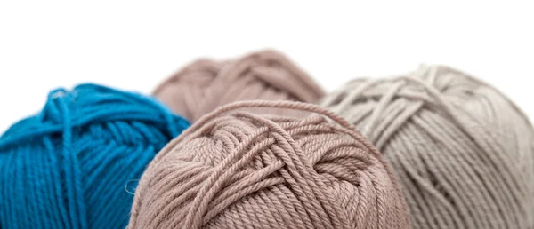 Palla di lana per maglieria isolata su bianco — Foto Stock