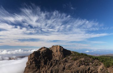 Gran Canaria, adanın merkezi anıtsal bölgesi, Las Cumbres, yani Zirveler, El Campanario 'ya doğru, adanın ikinci en yüksek noktası.