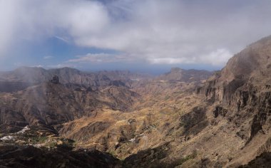 Gran Canaria, adanın merkezi manzarası, Las Cumbres, ie The Summits, Caldera de Tejeda coğrafi merkezi, Cruz de Tejeda geçidi çevresinden