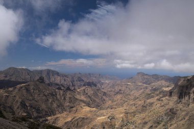 Gran Canaria, adanın merkezi manzarası, Las Cumbres, ie The Summits, Caldera de Tejeda coğrafi merkezi, Cruz de Tejeda geçidi çevresinden