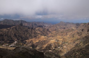 Gran Canaria, adanın merkezi manzarası, Las Cumbres, ie The Summits, Caldera de Tejeda coğrafi merkezi, Cruz de Tejeda geçidi çevresinden
