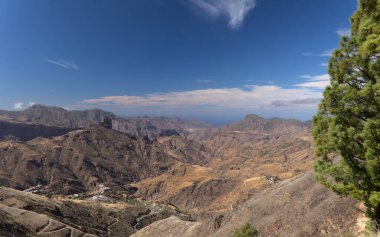 Gran Canaria, adanın merkezi manzarası, Las Cumbres, ie The Summits, Caldera de Tejeda coğrafi merkezi, Cruz de Tejeda geçidi çevresinden
