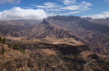 Gran Canaria, adanın merkezi anıtsal bölgesinin manzarası, Las Cumbres, ie The Summits, Altavista 'ya yürüyüş güzergahı, Aborjin adı Azaenegue, Artenara belediyesindeki dağ