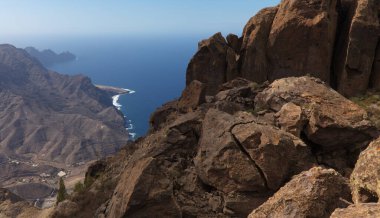 Büyük Kanarya, Doğa Parkı Tamadaba 'daki adanın dağlık kesiminin manzarası, Avrupa' nın en yüksek uçurumu olan Faneque 'ye yürüyüş rotası.