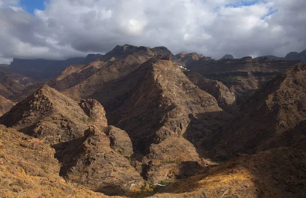 Büyük Kanarya, adanın merkezi anıtsal kısmının manzarası, Tejeda Geçidi 'nin çevresindeki daha büyük rezervlerin manzaraları. 