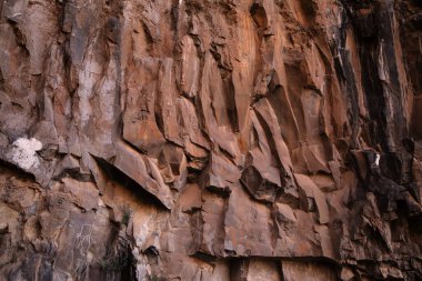Büyük Kanarya, adanın merkezi dağlık kesiminin manzarası, doğa parkı Pajonales 'in kıyısındaki Barranco de Siberio vadisinde yürüyüş rotası çevresindeki manzaralar.
