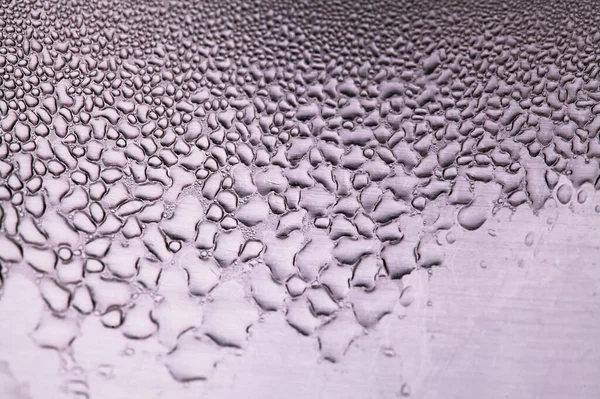 Makrohintergrund Mit Kondensationsmuster Von Wassertropfen Auf Metalloberfläche — Stockfoto