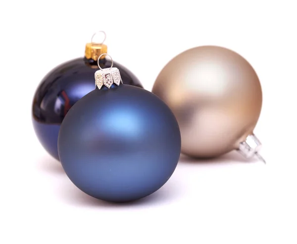 Mooie Kerstboom Kerstballen Geïsoleerd Witte Achtergrond — Stockfoto