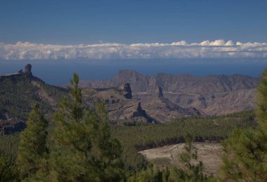 Gran Canaria, adanın orta kesiminin manzarası, Las Cumbres, ie The Summits, Caldera de Tejeda coğrafi merkezde, Cruz de Tejeda geçidinde görüldüğü gibi