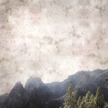 Tenteniguada vadisindeki popüler yürüyüş güzergahının çevresindeki Central Gran Canariaaa manzaralı şık desenli kağıt kare arka plan