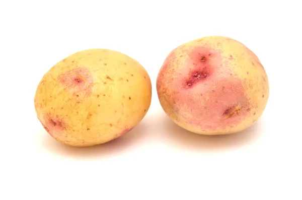 Pequenas Batatas Novas Com Coloração Rosa Isoladas Fundo Branco — Fotografia de Stock