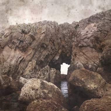 Şık desenli eski kağıt kare arka plan. Cantabria 'nın kıyı kesiminin manzarası. Adı Costa Quebrada, Kırık Kıyı.