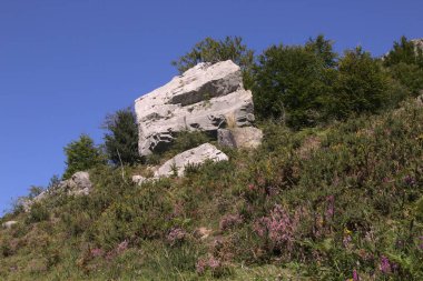 İspanya 'nın kuzeyinde, Cantabria' nın dağlık kesiminde, Kolados del Ason Doğal Parkı 'nda yürüyüş rotası.