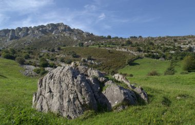 İspanya 'nın kuzeyinde, Cantabria' nın dağlık kesiminde, Kolados del Ason Doğal Parkı 'nda yürüyüş rotası.
