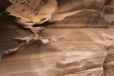 Gran Canaria, Punta de las Arenas 'ın batı yakasındaki vadilerde inanılmaz kum taşı erozyon figürleri, Playa de Artenara olarak da bilinir.