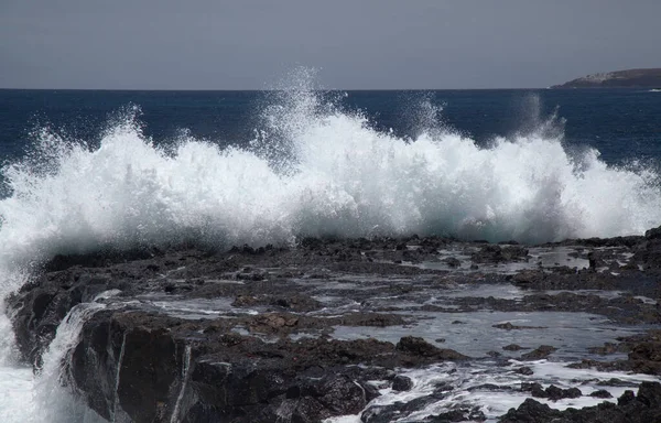 Gran Canaria Severozápadní Pobřeží Kolem Přírodních Bazénů Salinas Agaete Vlny — Stock fotografie