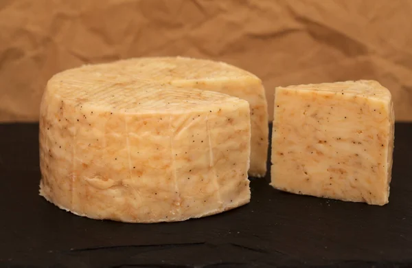 Produzieren Von Spanien Gemischte Milchspezialität Käse Mit Schwarzem Knoblauch — Stockfoto