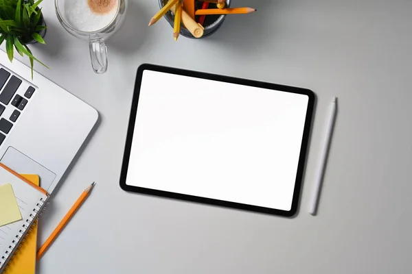 Üst Görünüm Dijital Tablet Stilus Kalem Dizüstü Bilgisayar Kırtasiye Malzemesi — Stok fotoğraf