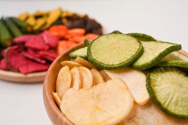 Cerrar Ver Mezclar Chips Verduras Tazón Madera — Foto de Stock