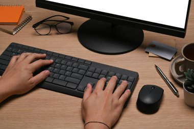 Kırpılmış Vurulan Adam Serbest Çalışan Bilgisayar.