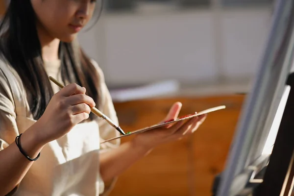 Cropped Shot Asian Girl Mixing Colors Wooden Palette — Fotografia de Stock