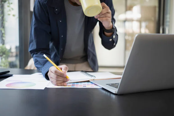 Young Man Graphic Designer Drinking Coffee Working Creative Office — Zdjęcie stockowe