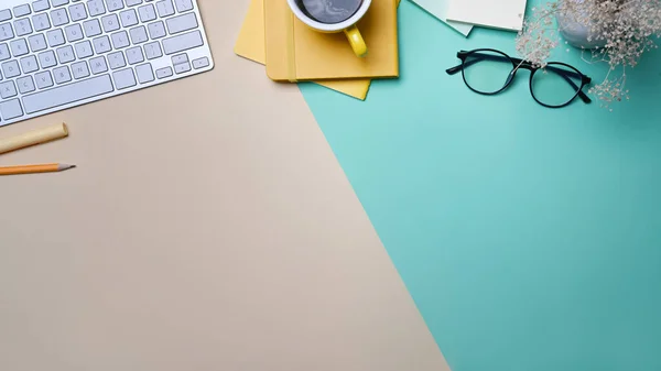 Top View Creative Workspace Notebook Coffee Cup Wireless Keyboard — Stockfoto