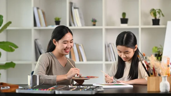 Smiling Mother Helping Her Daughter Doing Creative Art Homework — Fotografia de Stock