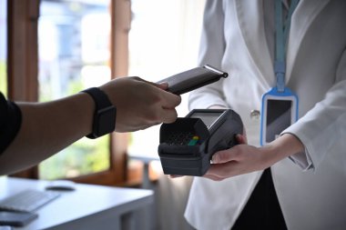 Müşteri, erişilemeyen ödemeler için akıllı telefon taraması kullanıyor.