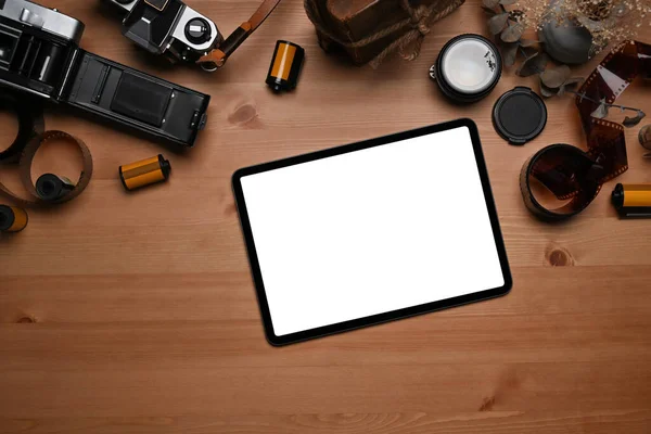 Mock Digital Table White Screen Retro Camera Wooden Table — Fotografia de Stock