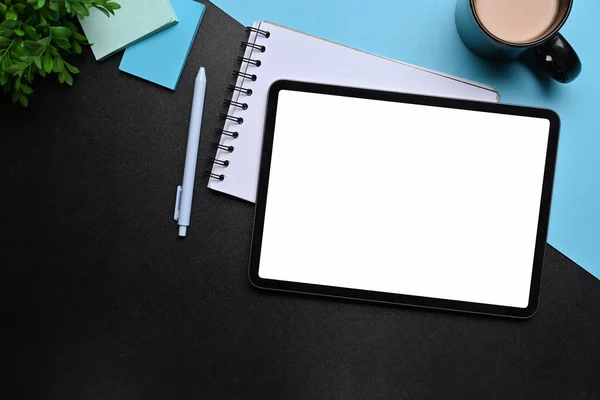 Digital Tablet Notepad Sticky Notes Coffee Cup Black Blue Background — Stok fotoğraf