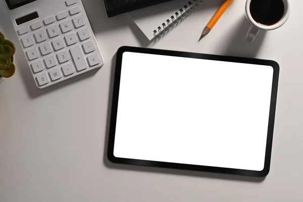 Top Vista Tablet Digital Calculadora Suprimentos Mesa Escritório Branco — Fotografia de Stock