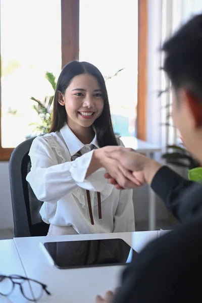 Smiling Businesswoman Shaking Hands Business Partner Contract Signing — Stock Photo, Image
