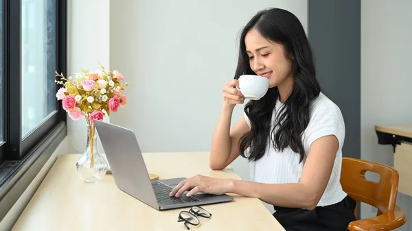 Pretty Young Female Freelancer Drinking Hot Coffee Checking Email Her — Stock Photo, Image