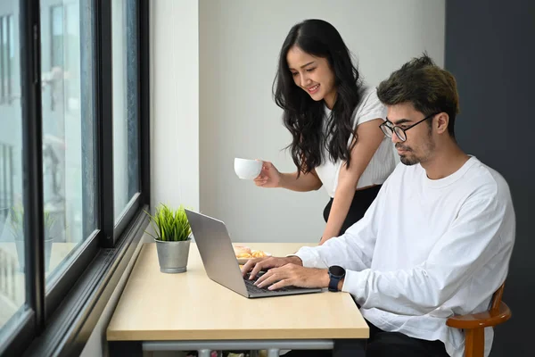 Persone Creative Eleganti Che Lavorano Insieme Nuovo Progetto Dell Erede — Foto Stock