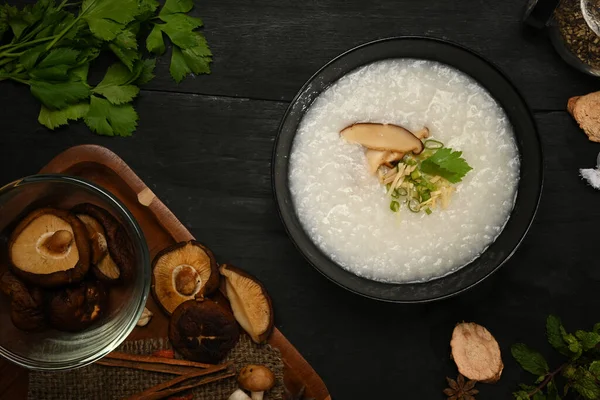 Παραδοσιακό Κινέζικο Ρύζι Χυλό Congee Φέτα Τζίντζερ Και Φέτα Scallion — Φωτογραφία Αρχείου