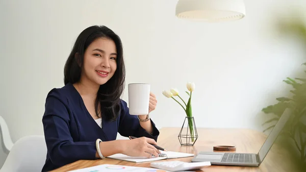 Pretty Young Business Woman Holding Cup Coffee Looking Confidently Camera — Stock Photo, Image