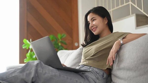 Young Asian Woman Drinking Hot Coffee Surfing Internet Laptop Living — Stockfoto