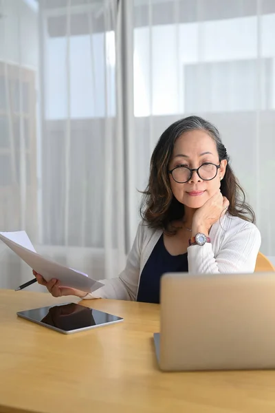 Mature Woman Eyeglasses Watching Online Webinar Laptop Remote Working Home — Foto de Stock