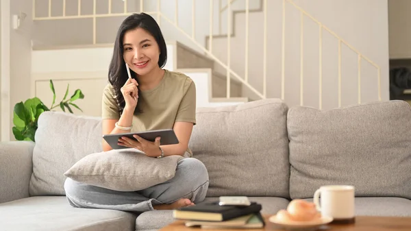 Young Asian Woman Casual Clothes Surfing Internet Digital Tablet Home — Stockfoto